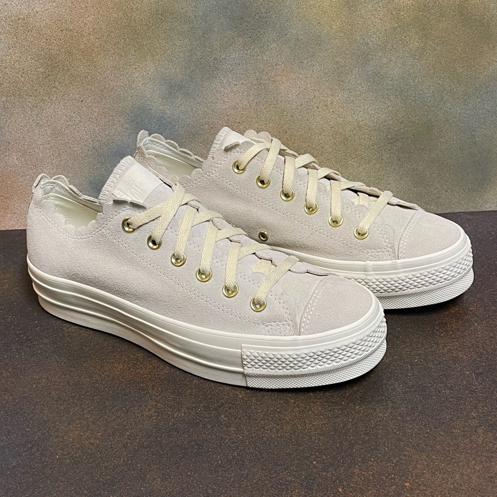 Converse Chuck Taylor All Star Frilly Scallop Platform Women's Sneaker Size 10M